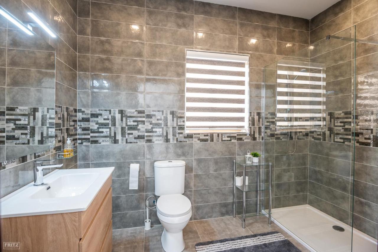 Close To Airport, Double Bedroom, Sofa-Bed, Private Bathroom For Adults And Children Aged 10 And Over Only Gudja Exteriér fotografie