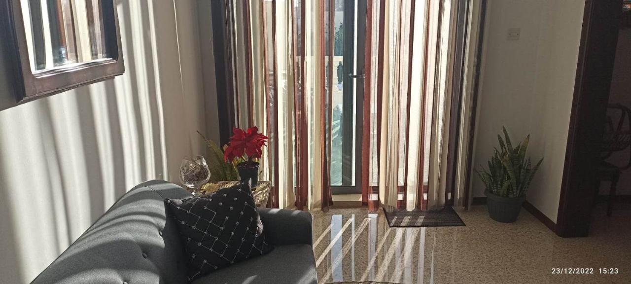 Close To Airport, Double Bedroom, Sofa-Bed, Private Bathroom For Adults And Children Aged 10 And Over Only Gudja Exteriér fotografie